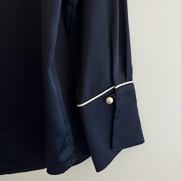 Banana Republic Navy Silk Pearl Blouse - Picture 6 of 6